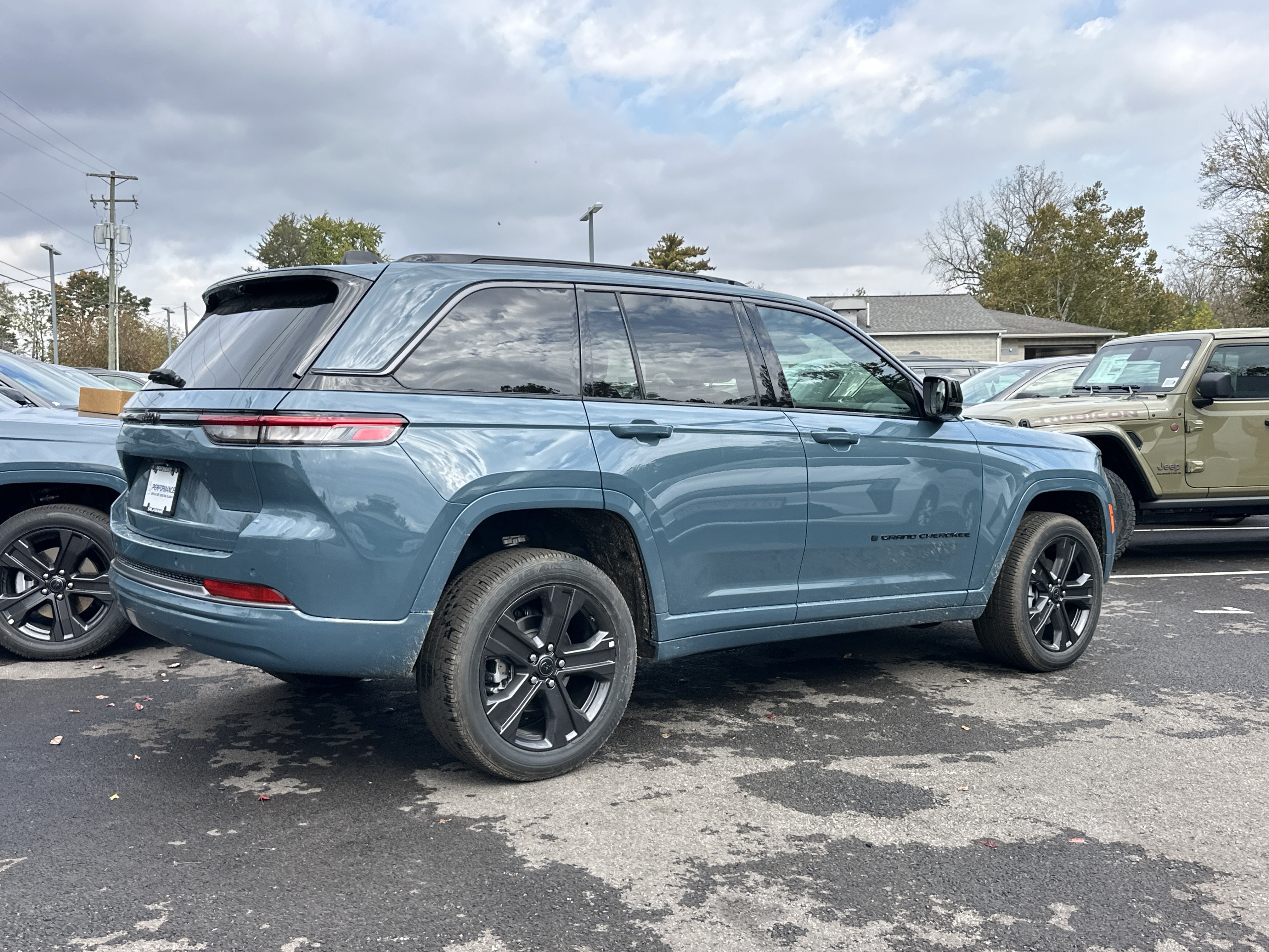 New 2027 Jeep Grand Cherokee Limited AWD/4WD image 18