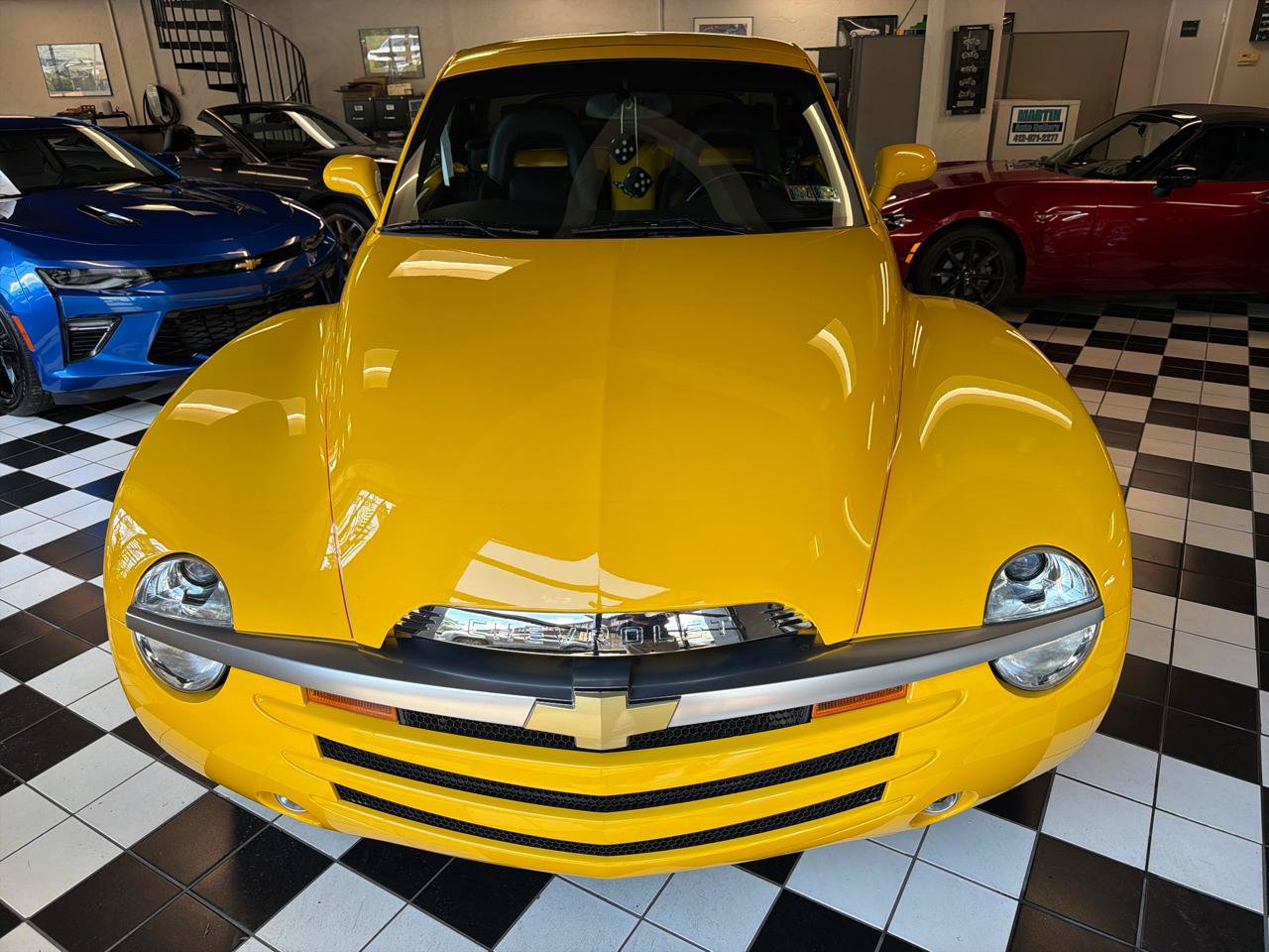 Used 2005 Chevrolet SSR w/ Preferred Equipment Group RWD image 2