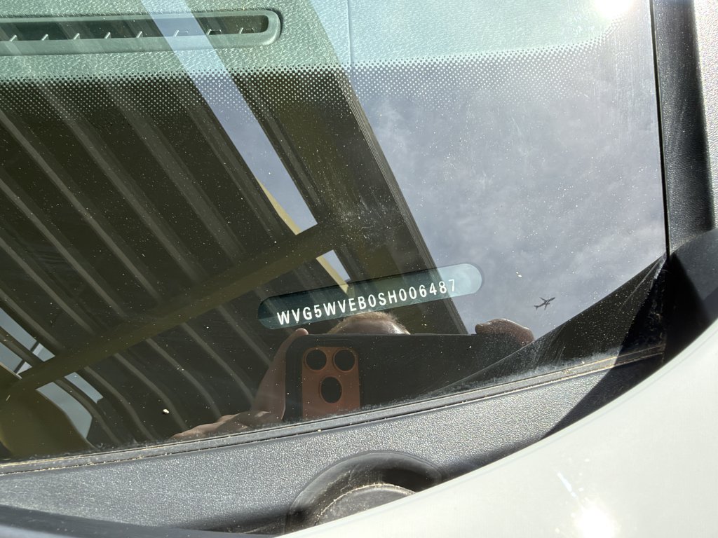 Used 2025 Volkswagen ID. Buzz 1st Edition RWD image 44