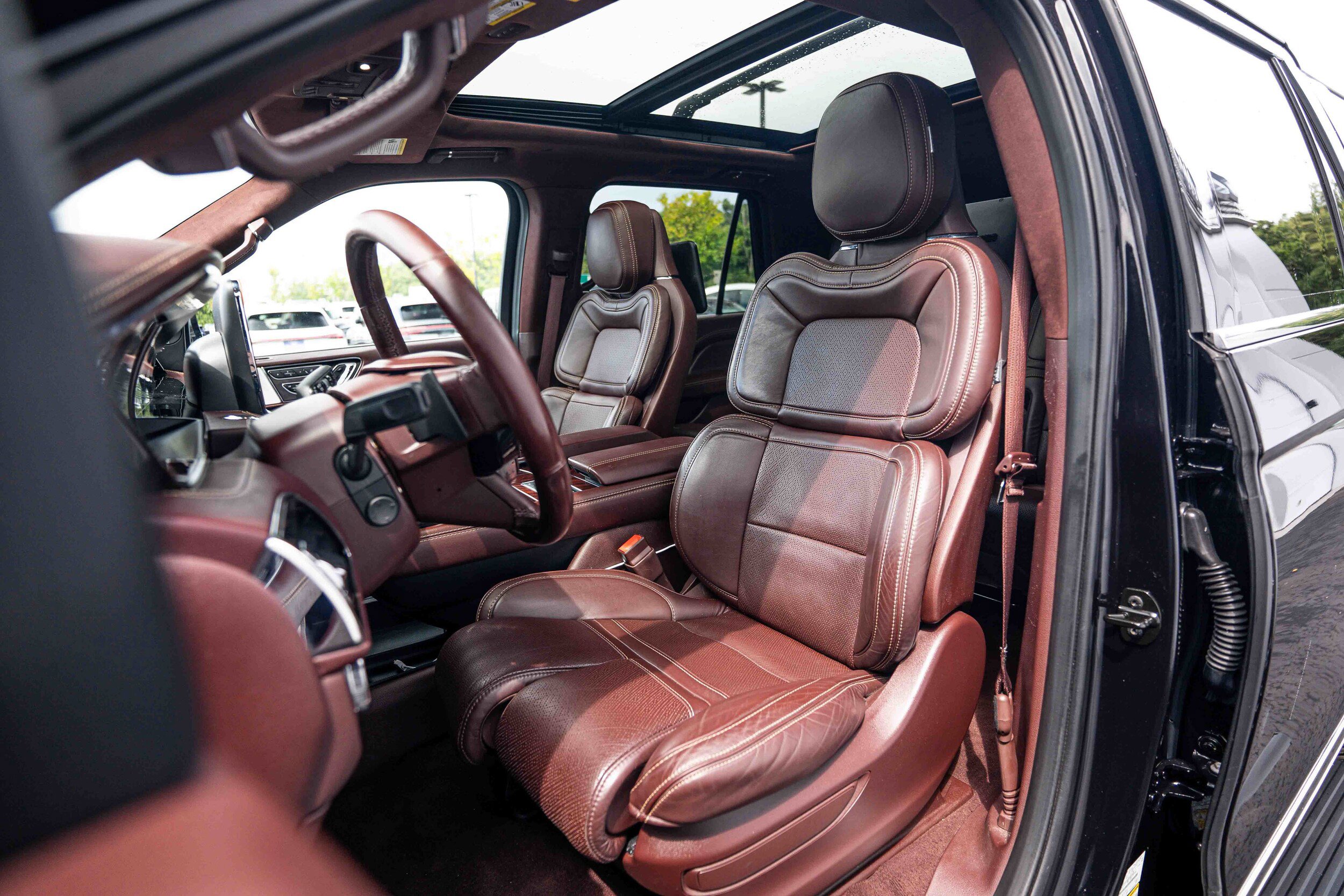 Used 2021 Lincoln Navigator L Black Label w/ Cargo Convenience Package AWD/4WD image 12