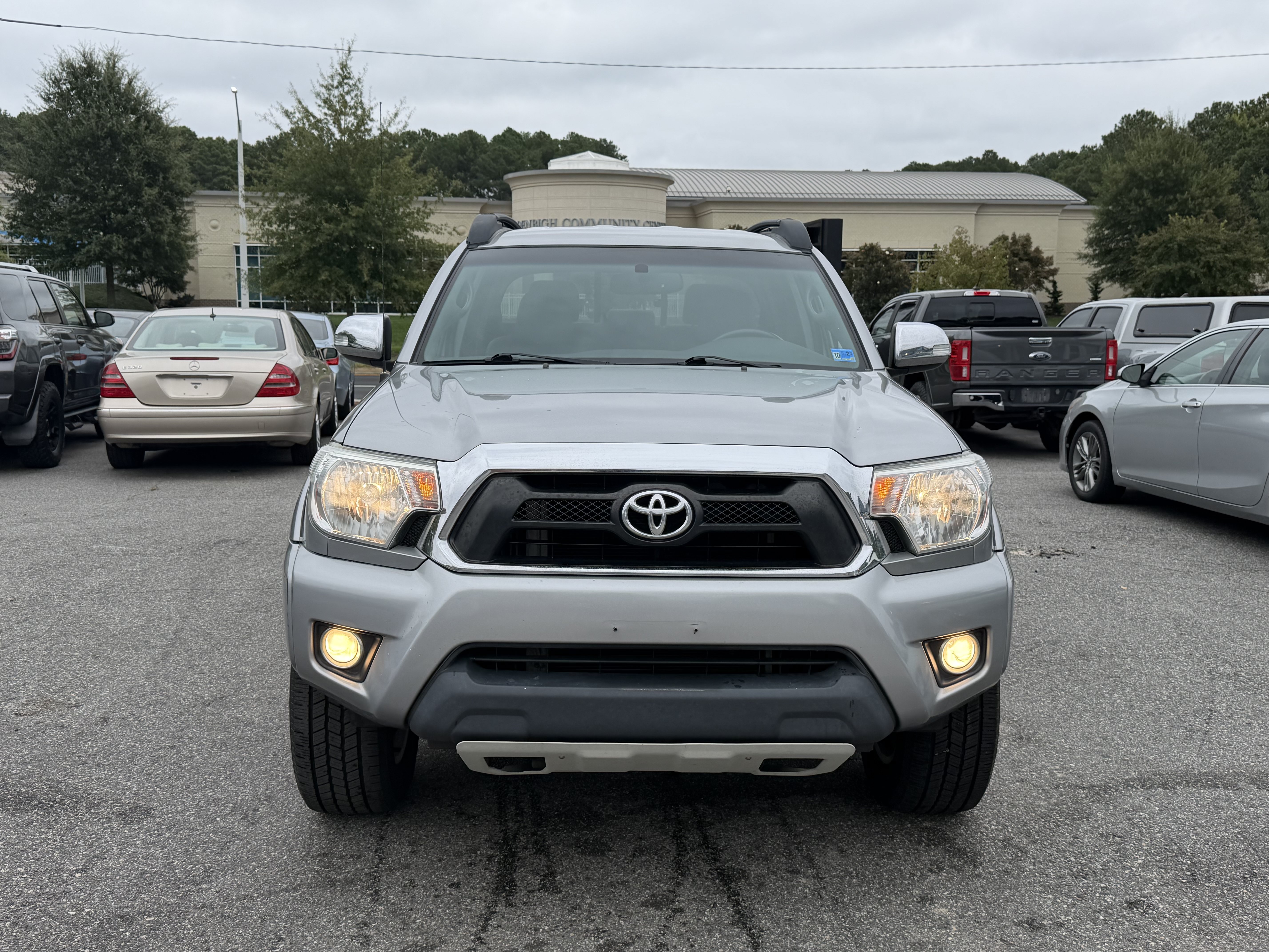 Used 2015 Toyota Tacoma 4x4 Double Cab w/ Limited Package image 3