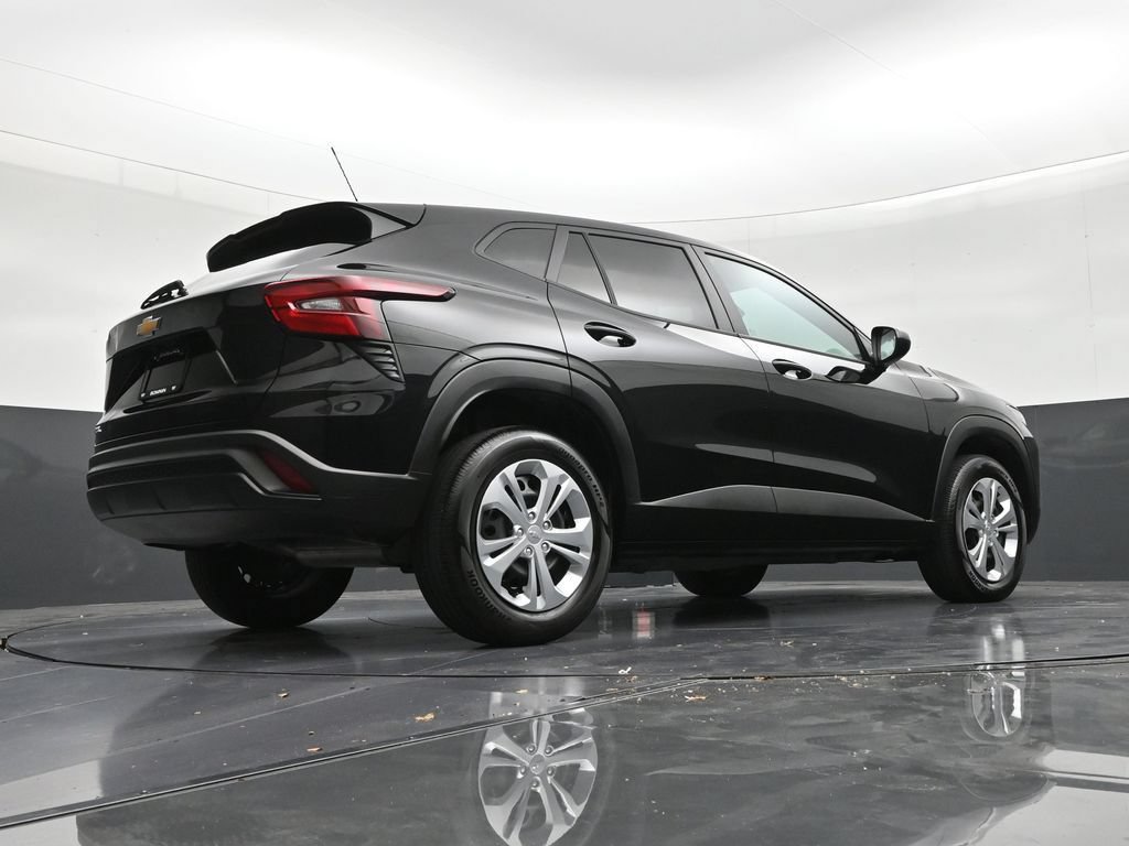 Used 2025 Chevrolet Trax LS FWD image 24