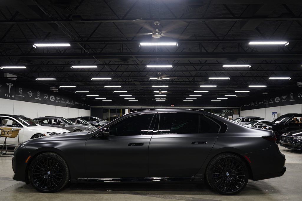 Used 2025 BMW 760i xDrive w/ Executive Package AWD/4WD image 2