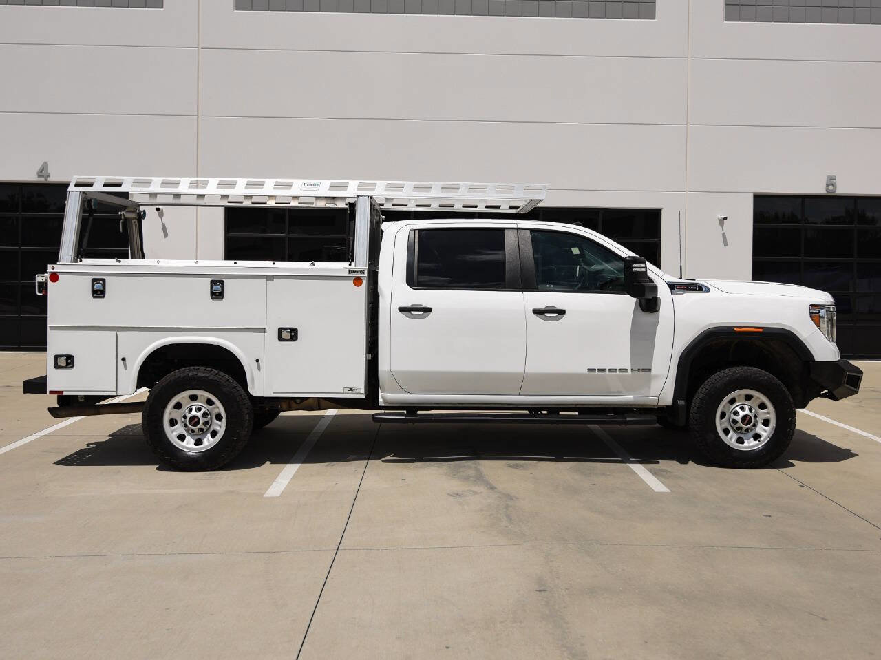 Used 2023 GMC Sierra 3500 Pro w/ Convenience Package AWD/4WD image 9
