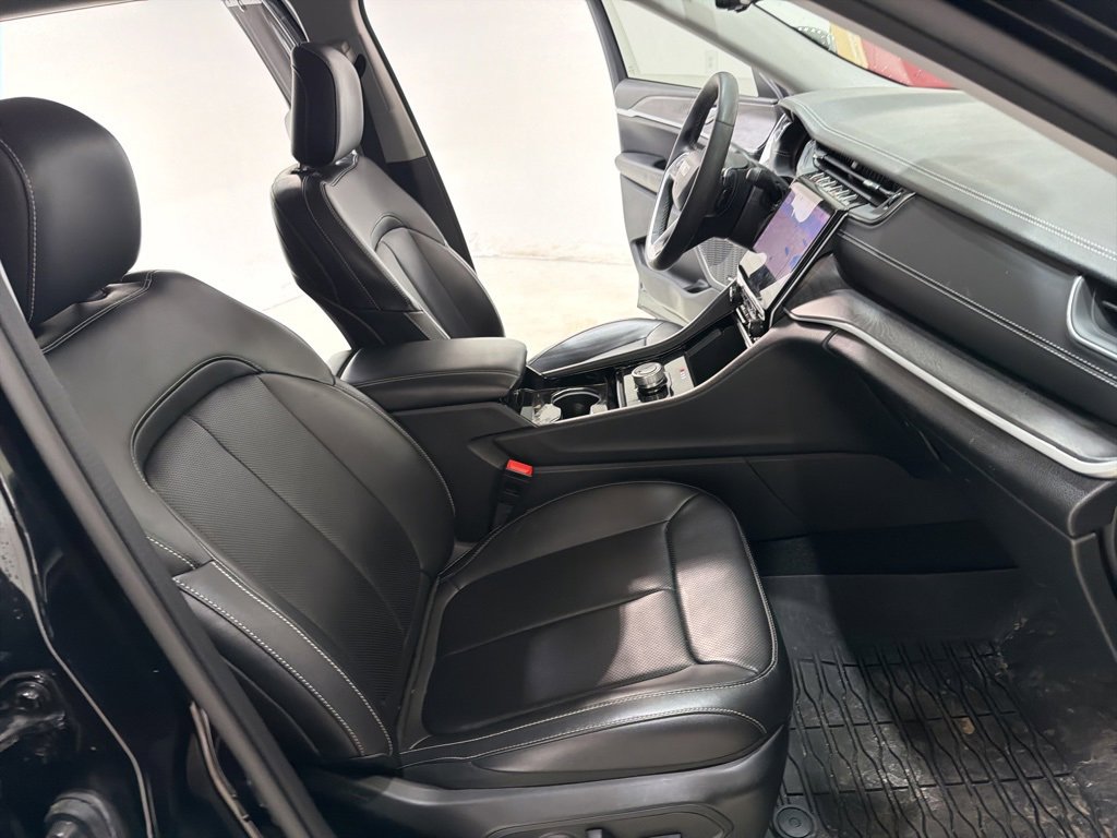 Used 2023 Jeep Grand Cherokee L Limited w/ Luxury Tech Group II image 31