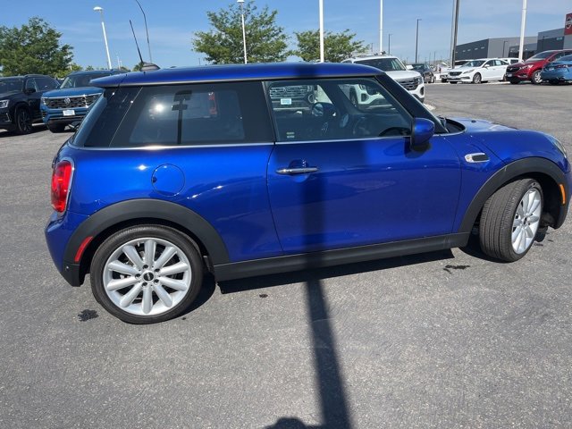 Used 2021 MINI Cooper 2-Door Hardtop image 6