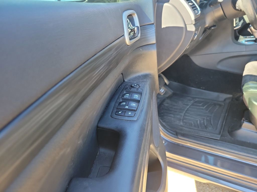 Used 2021 Jeep Grand Cherokee Laredo X image 9