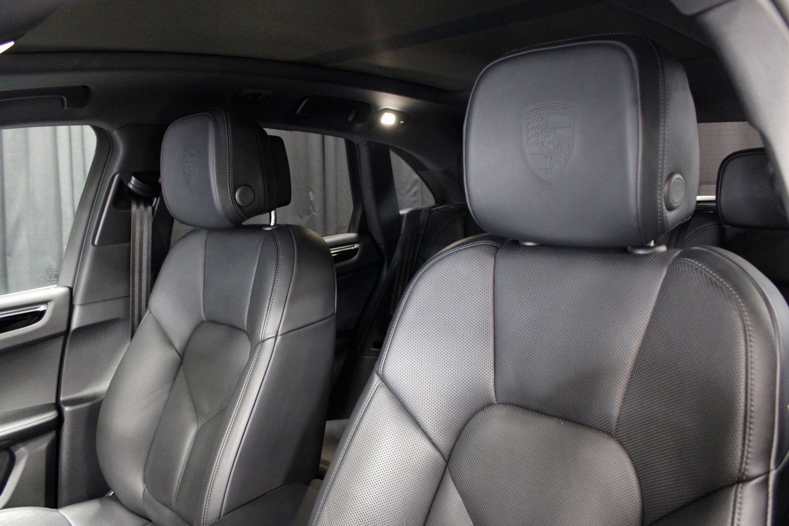 Certified 2025 Porsche Macan image 5