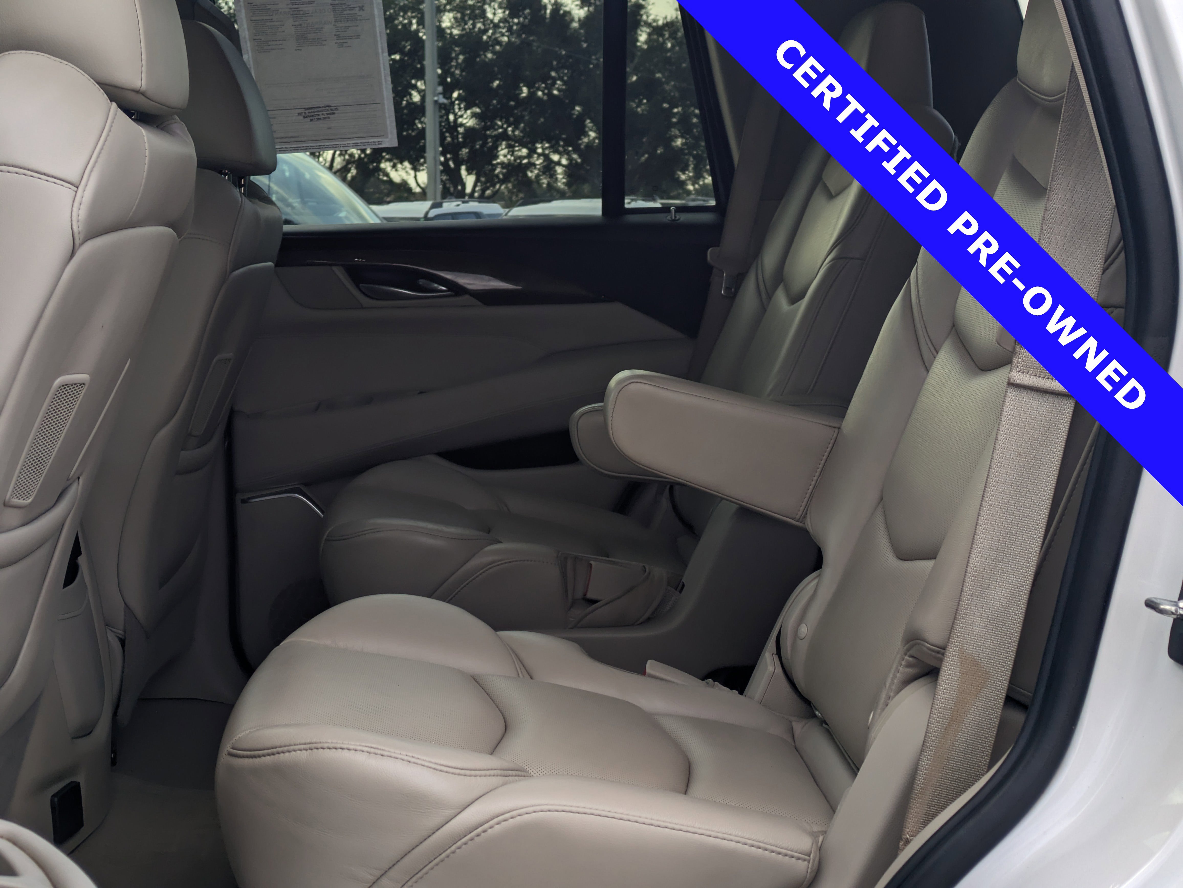 Used 2020 Cadillac Escalade Premium Luxury image 15