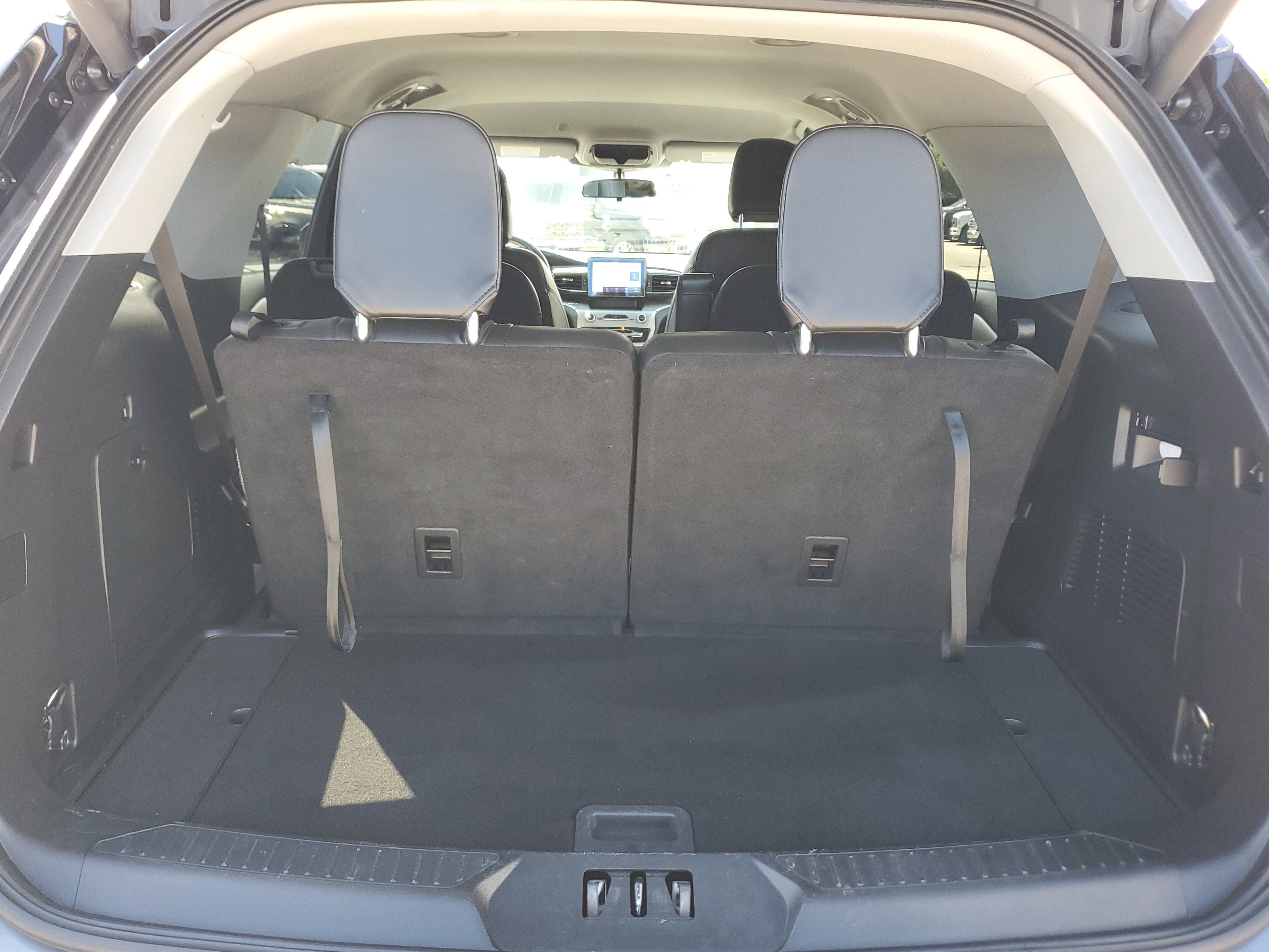 Used 2022 Ford Explorer XLT w/ Equipment Group 202A image 17