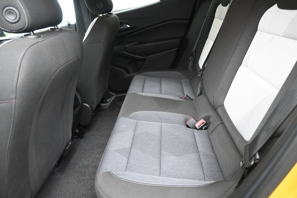 Used 2024 Chevrolet Trax RS w/ Sunroof Package FWD image 14