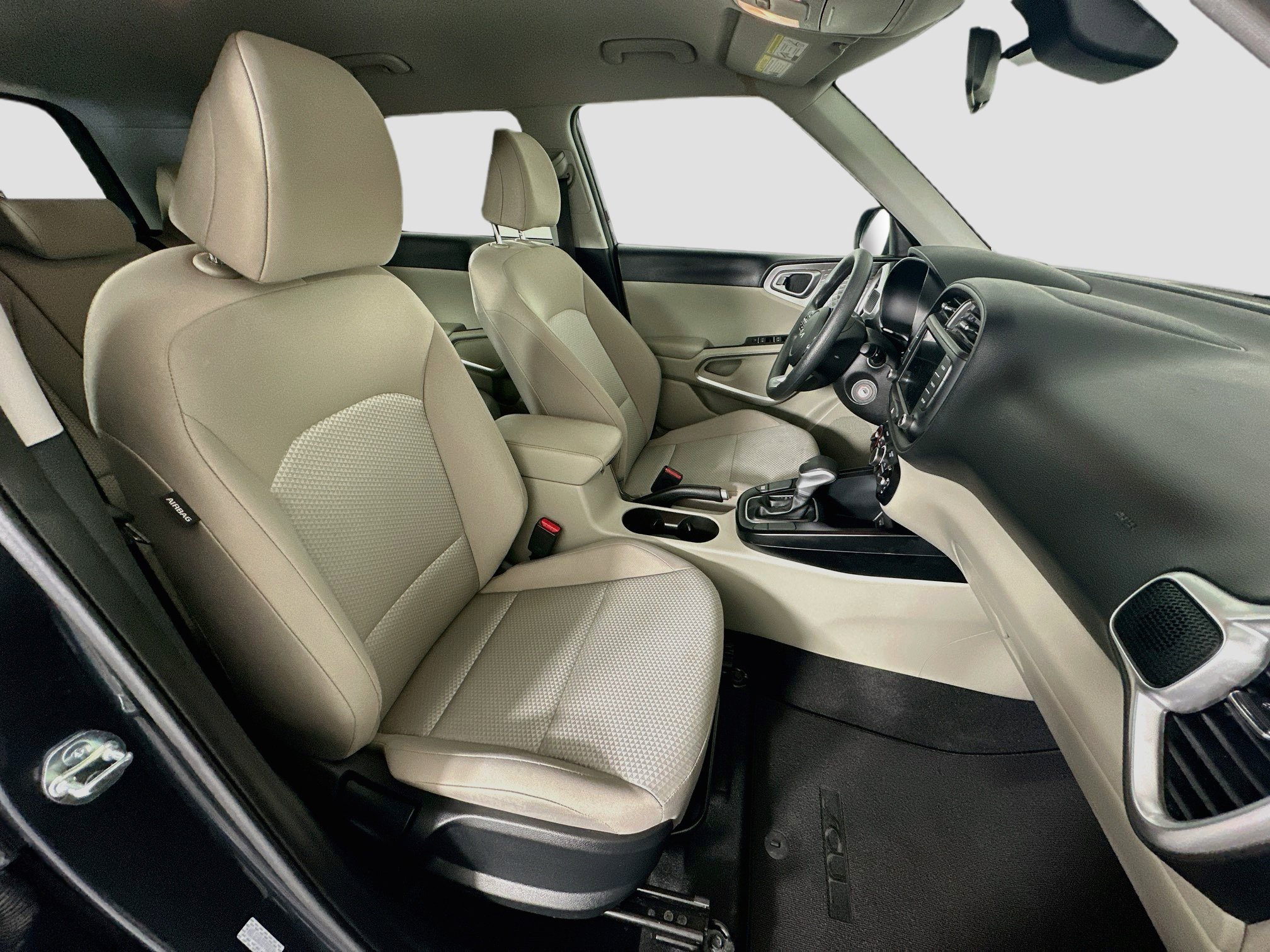 Used 2025 Kia Soul LX w/ LX Technology Package FWD image 29
