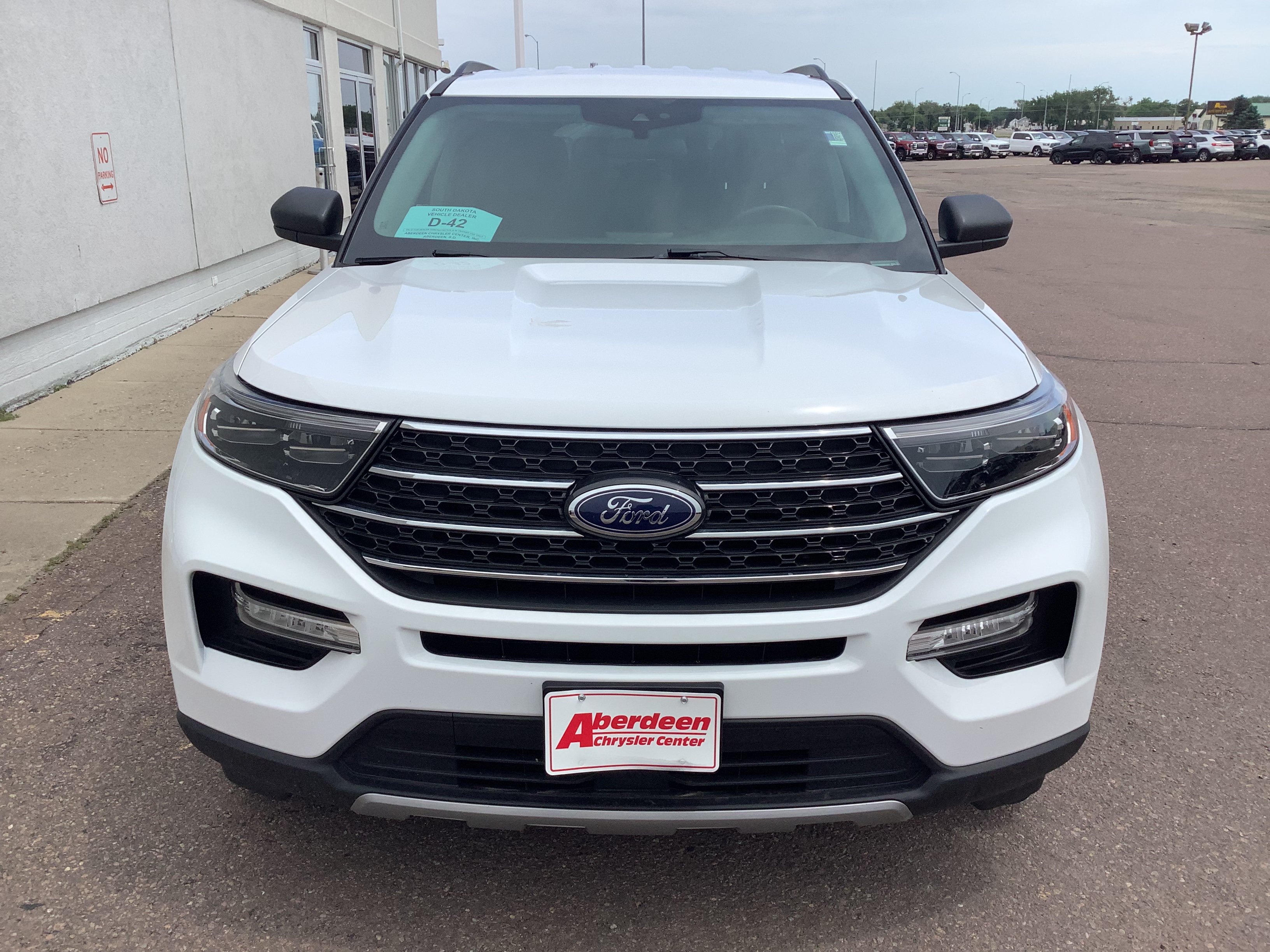 Used 2022 Ford Explorer XLT w/ Equipment Group 202A AWD/4WD image 3