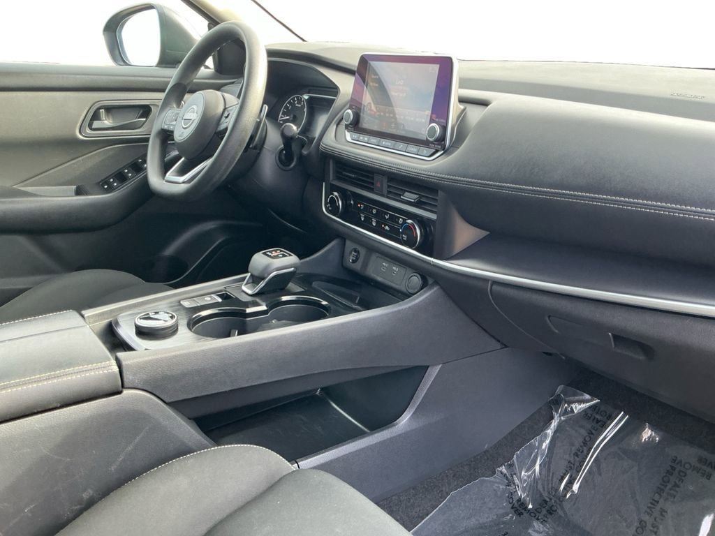 Used 2024 Nissan Rogue S image 17