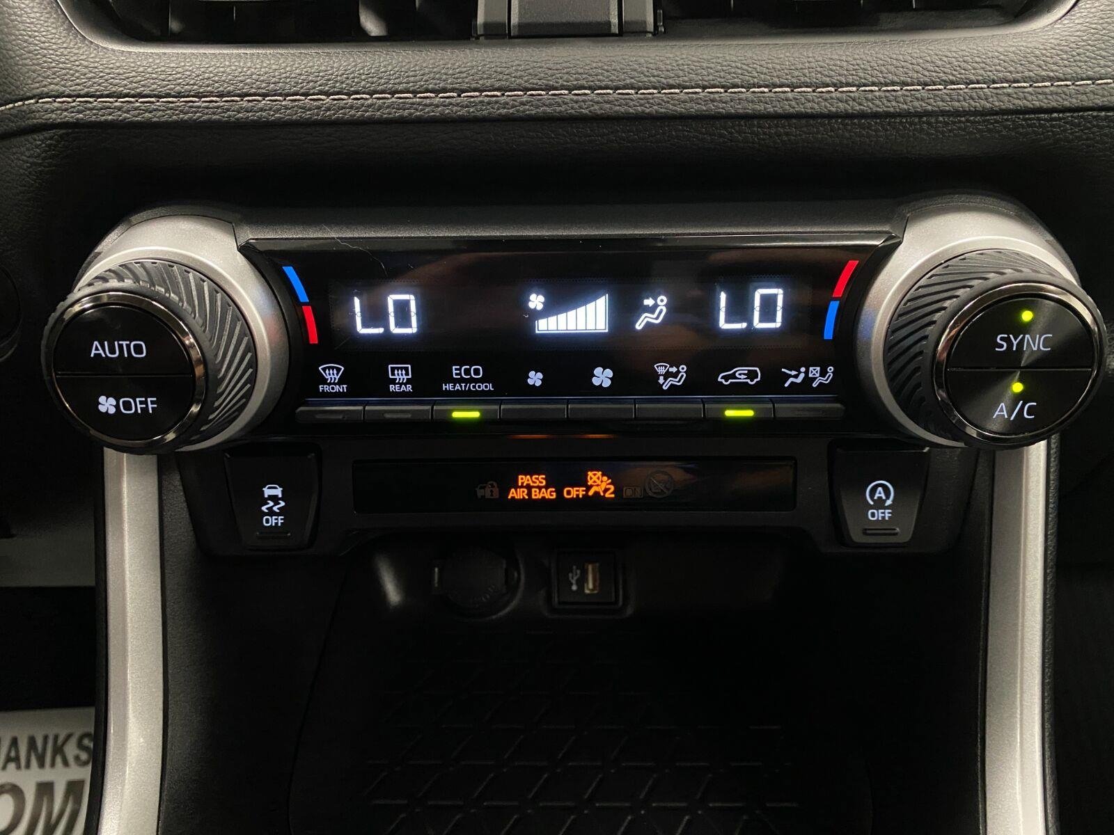 Used 2025 Toyota RAV4 XLE AWD/4WD image 23