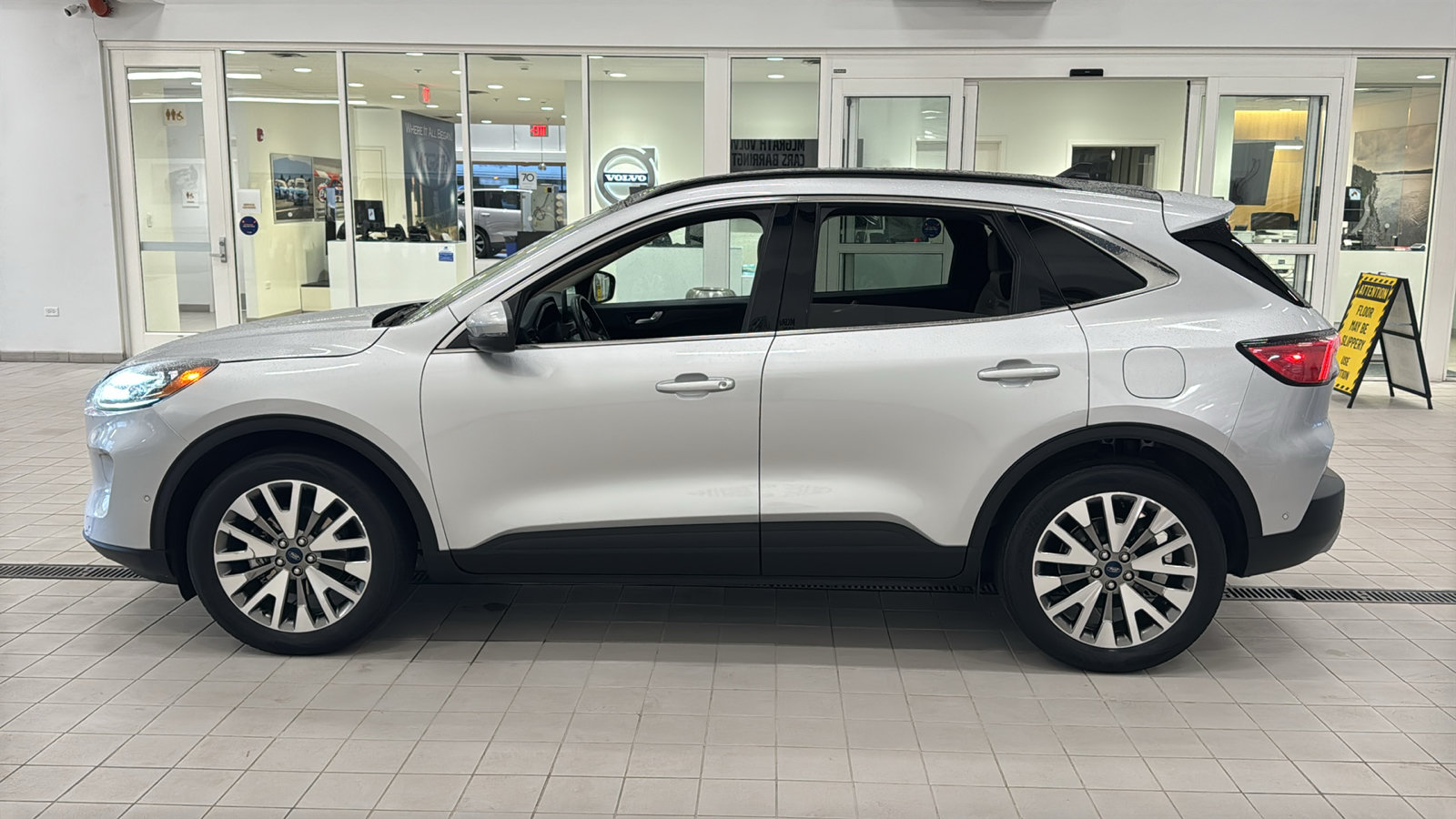 Used 2020 Ford Escape Titanium AWD/4WD image 8