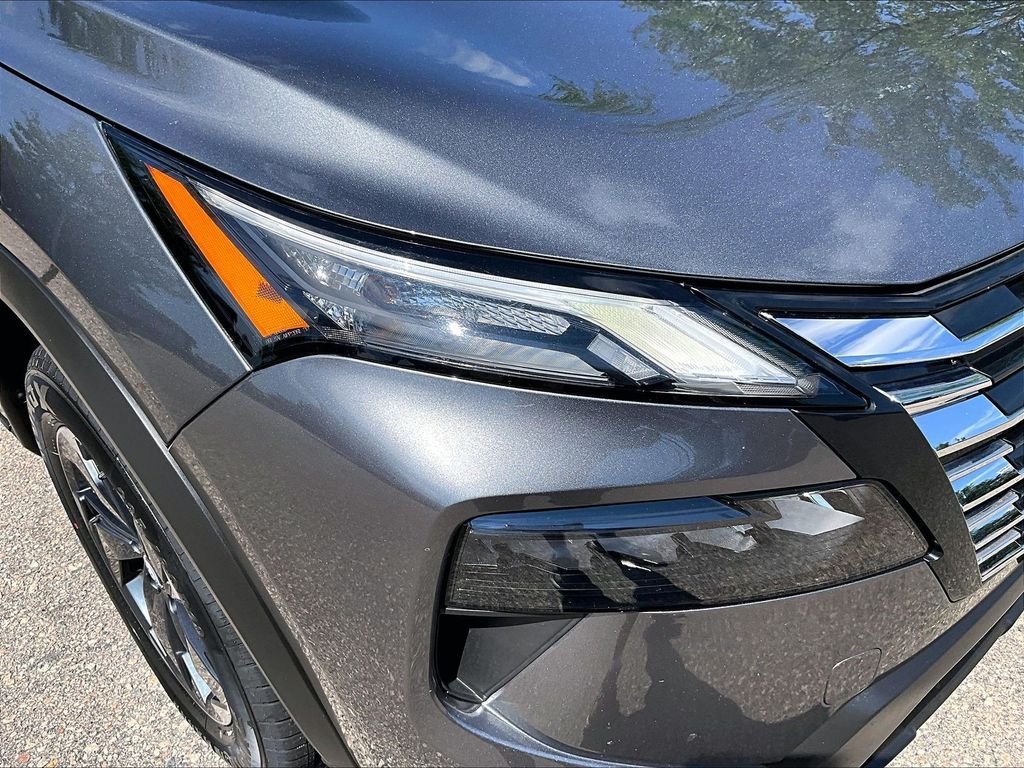 Certified 2026 Nissan Rogue SV AWD/4WD image 32