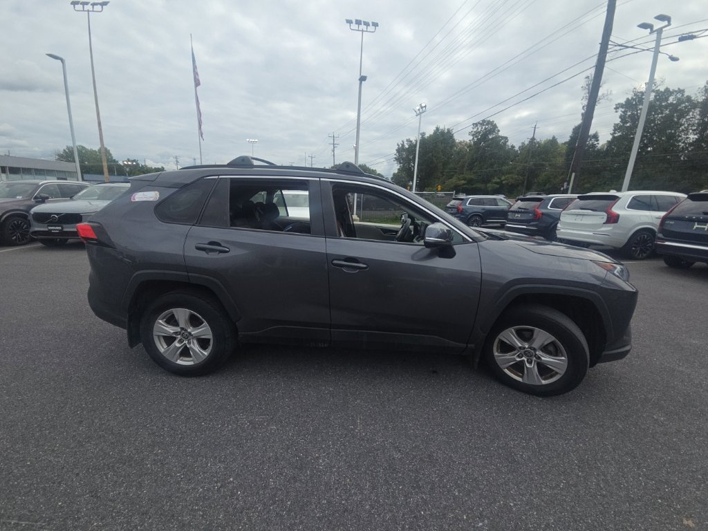 Used 2021 Toyota RAV4 XLE AWD/4WD image 2