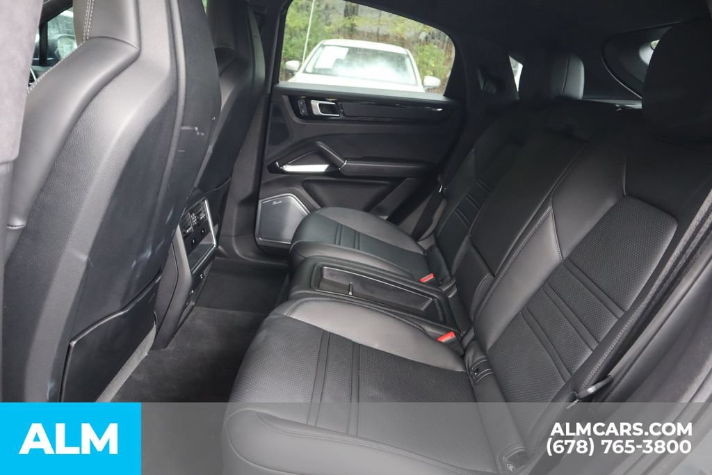 Used 2022 Porsche Cayenne Turbo GT AWD/4WD image 19