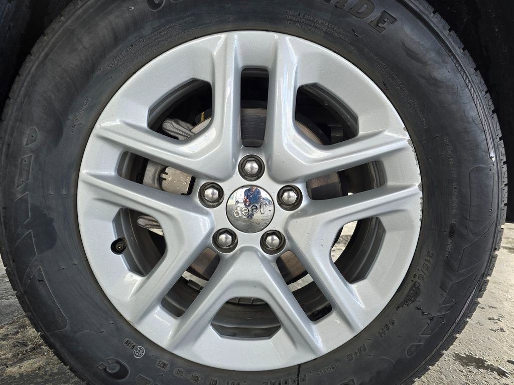 Used 2021 Jeep Compass Sport image 32