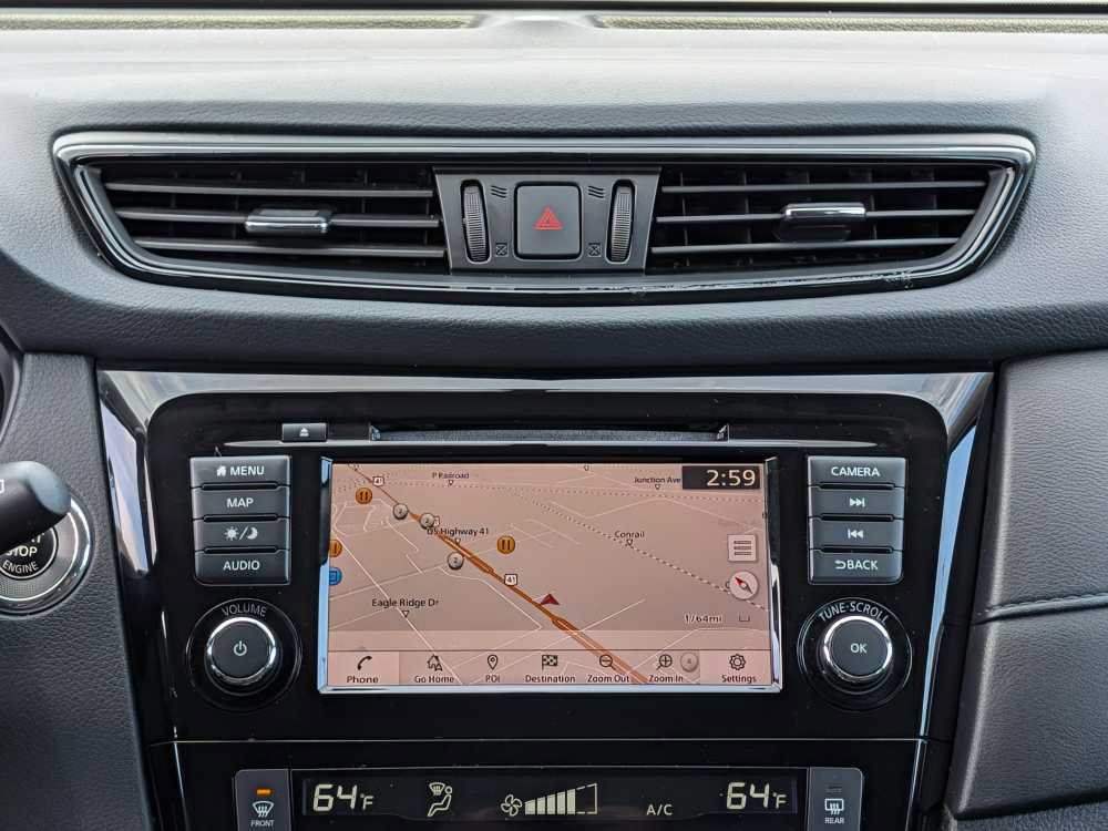 Used 2018 Nissan Rogue SV w/ Premium Package AWD/4WD image 28