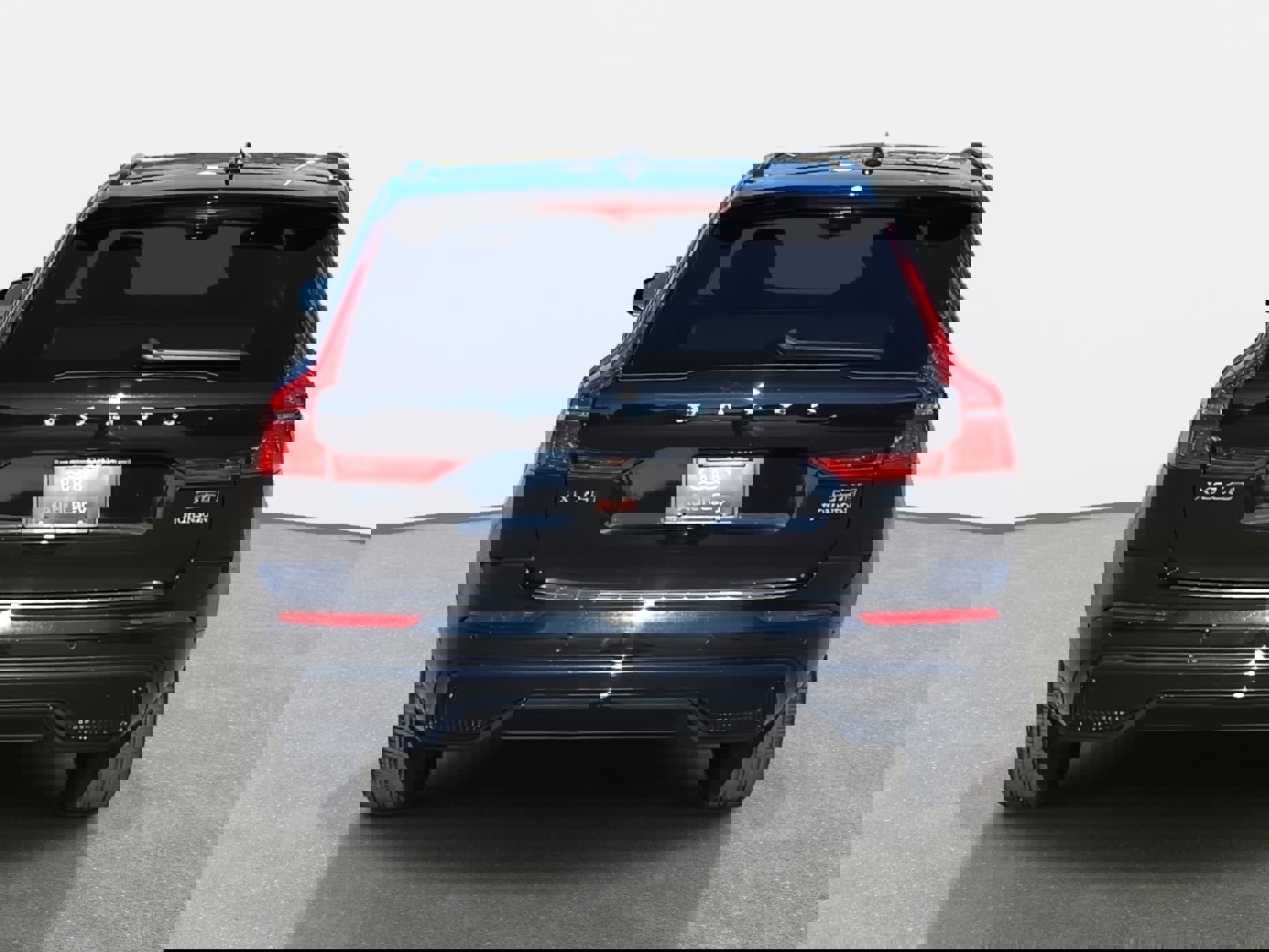 Used 2023 Volvo XC60 B5 Plus w/ Climate Package image 6