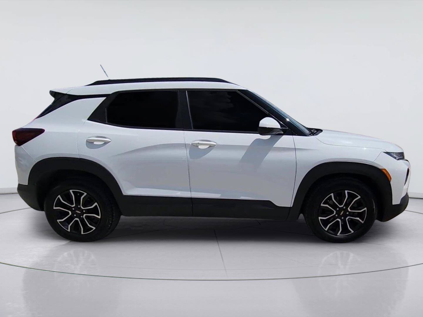 Used 2021 Chevrolet TrailBlazer ACTIV w/ Sun and Liftgate Package FWD image 9