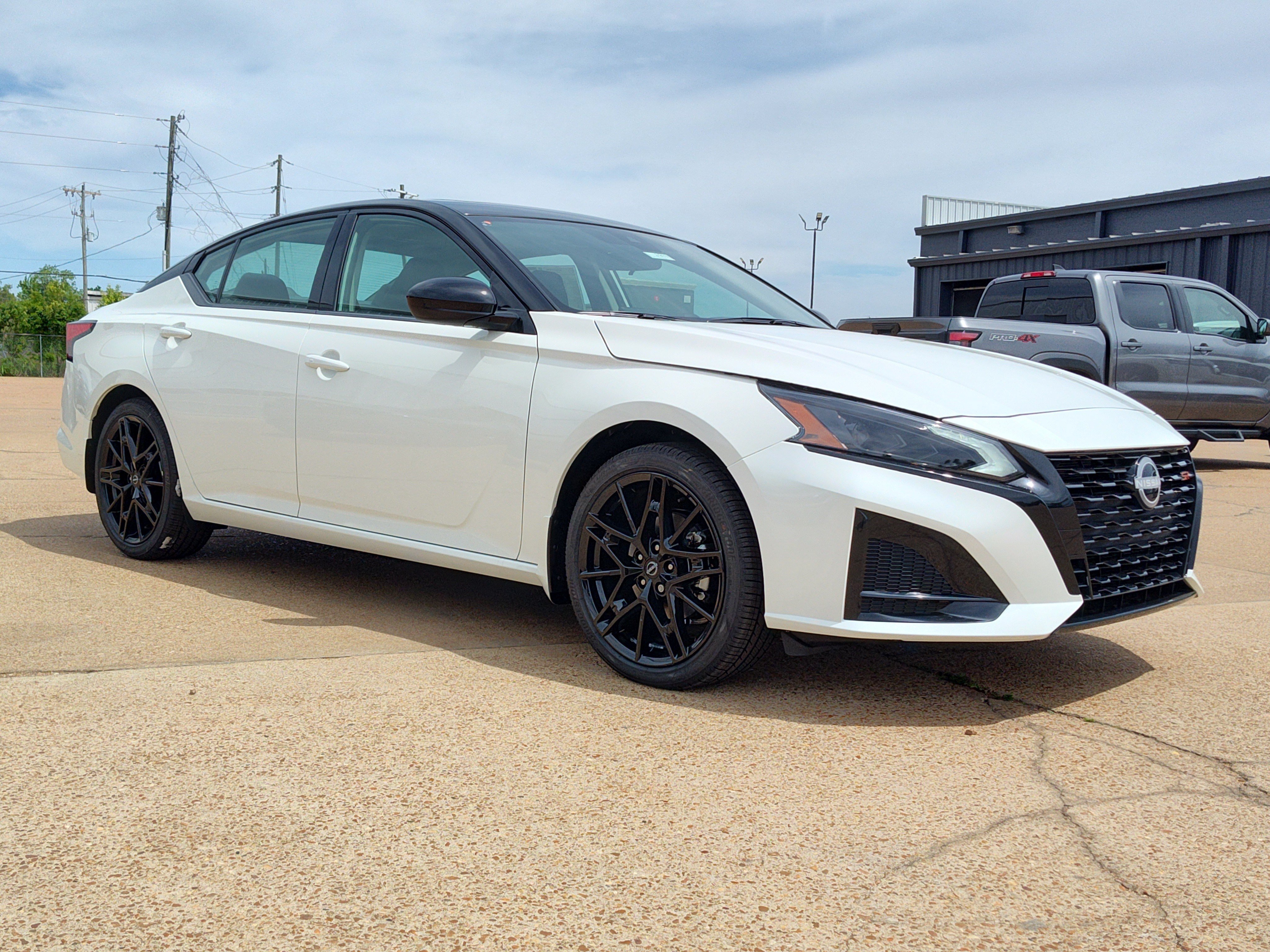 New 2026 Nissan Altima 2.5 SR w/ SR Midnight Edition Package FWD image 6