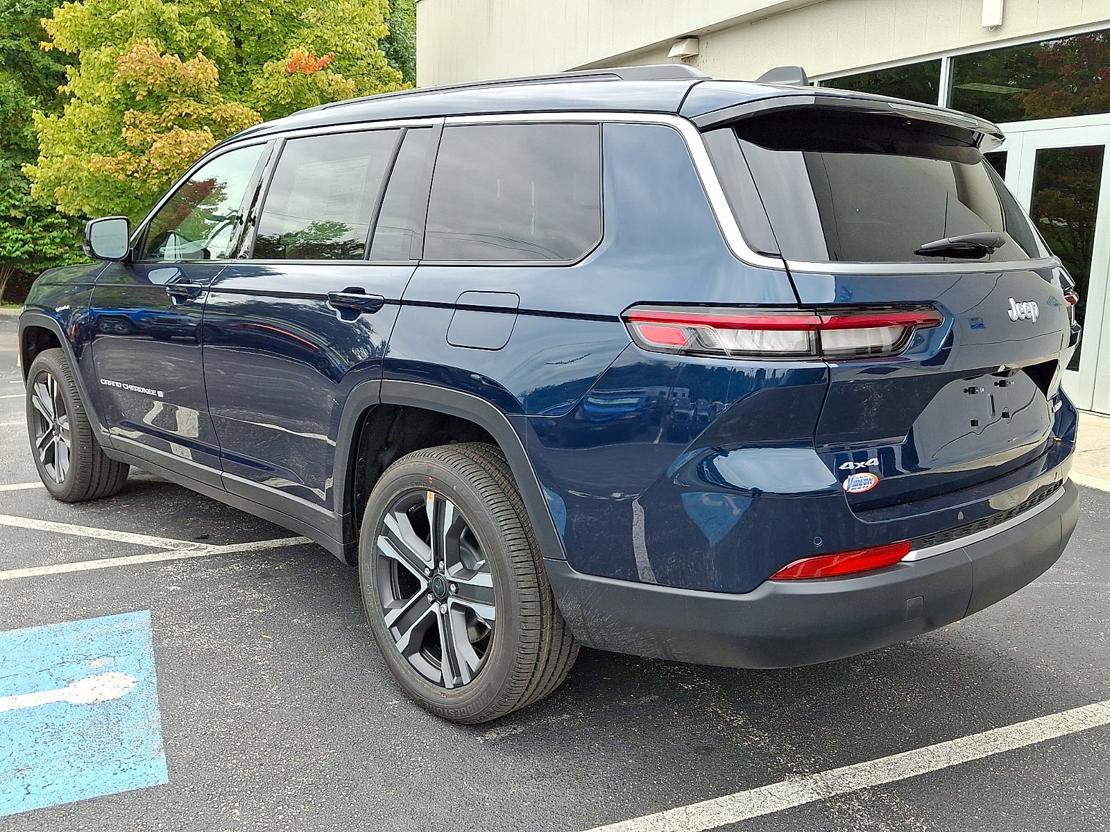 New 2027 Jeep Grand Cherokee L Limited AWD/4WD image 4
