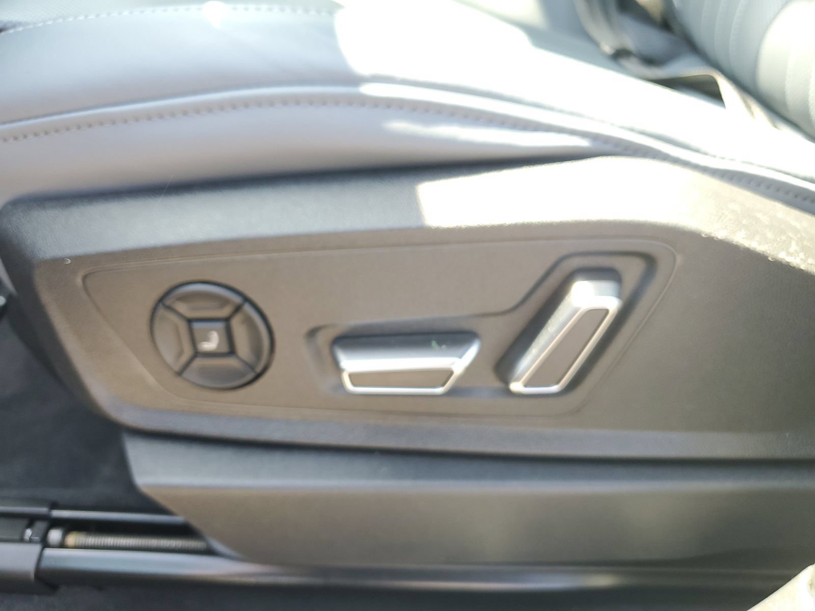 Used 2023 Audi e-tron Prestige w/ Prestige Package AWD/4WD image 23