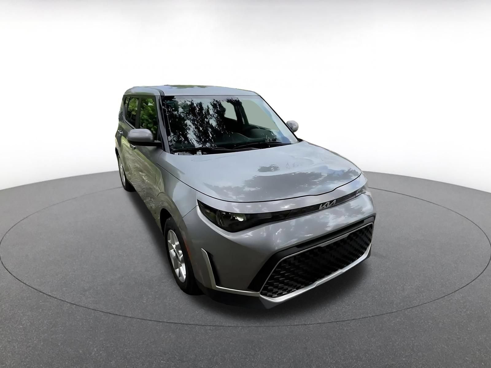 Used 2025 Kia Soul LX w/ LX Technology Package FWD image 3