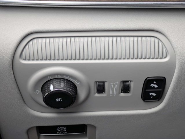 Used 2023 Jeep Grand Wagoneer Series II AWD/4WD image 27