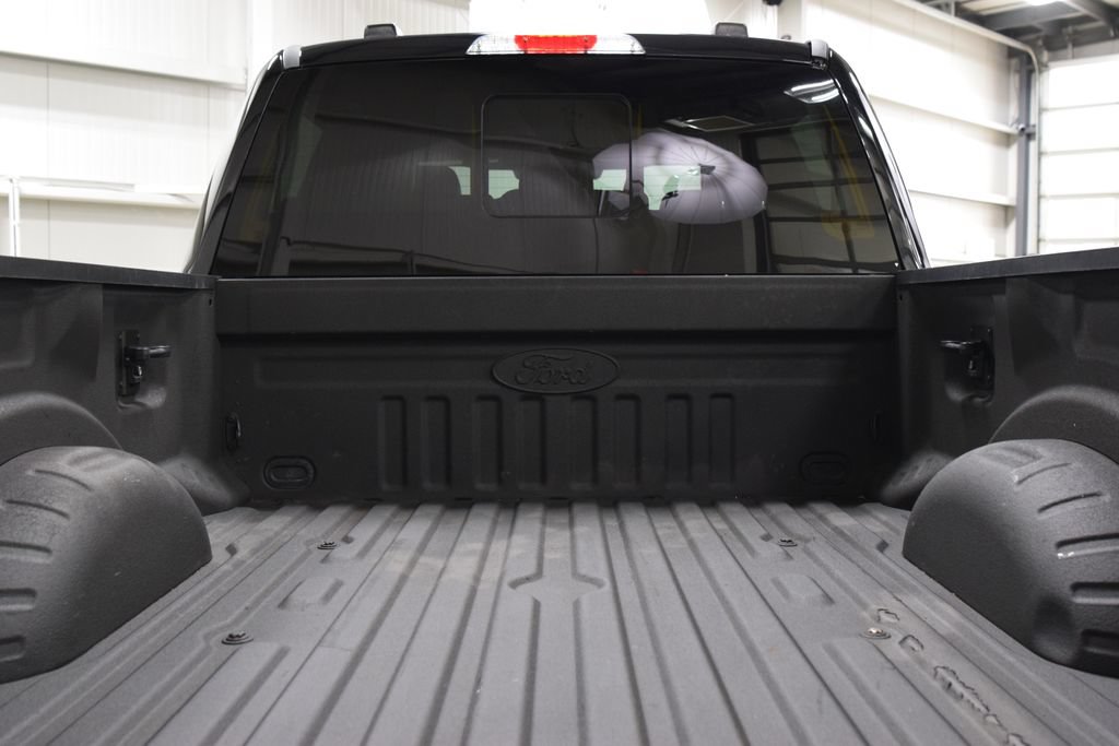 Used 2022 Ford F250 Lariat w/ Black Appearance Package AWD/4WD image 28