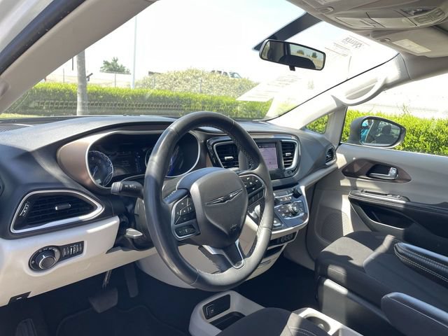Used 2022 Chrysler Voyager LX FWD image 10