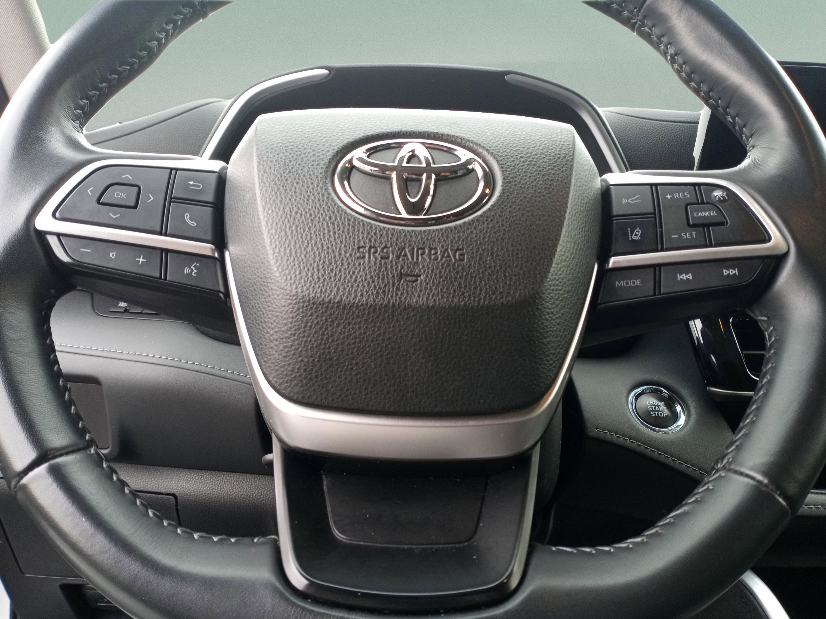 Used 2023 Toyota Highlander L image 11