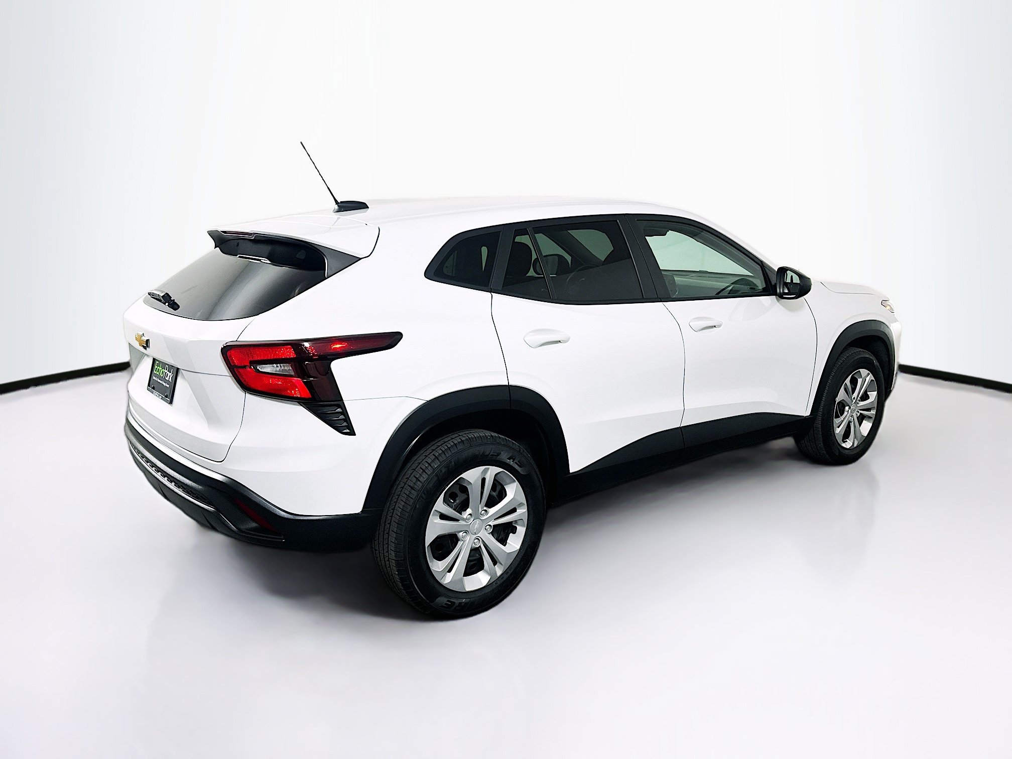 Used 2025 Chevrolet Trax LS FWD image 9