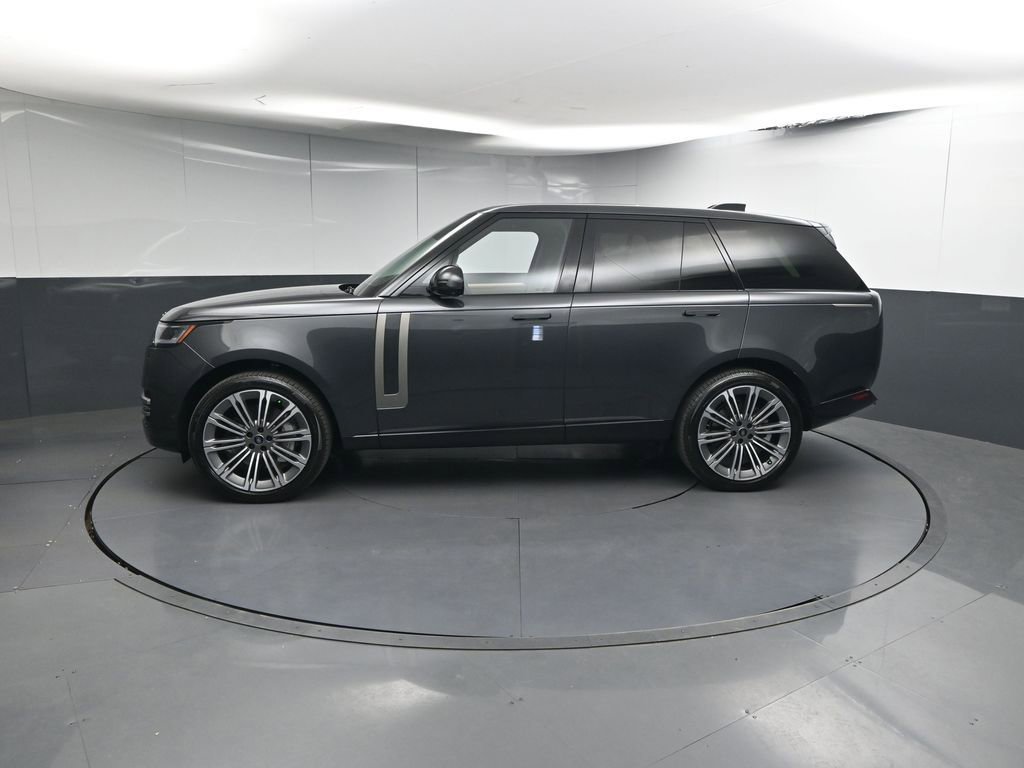 Used 2025 Land Rover Range Rover SE AWD/4WD image 2