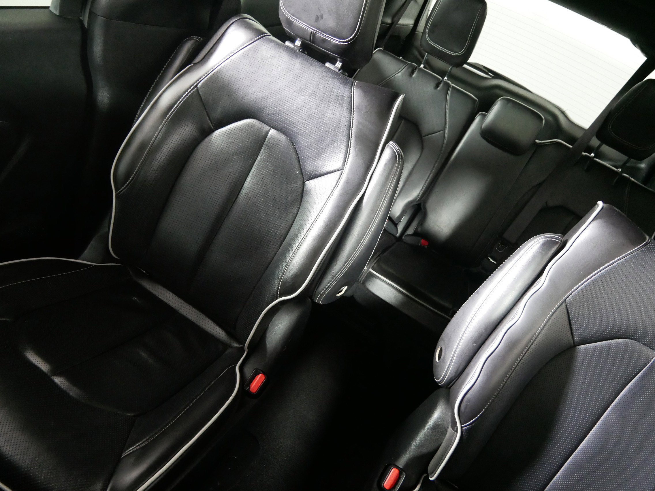Used 2024 Chrysler Pacifica Premium FWD image 12