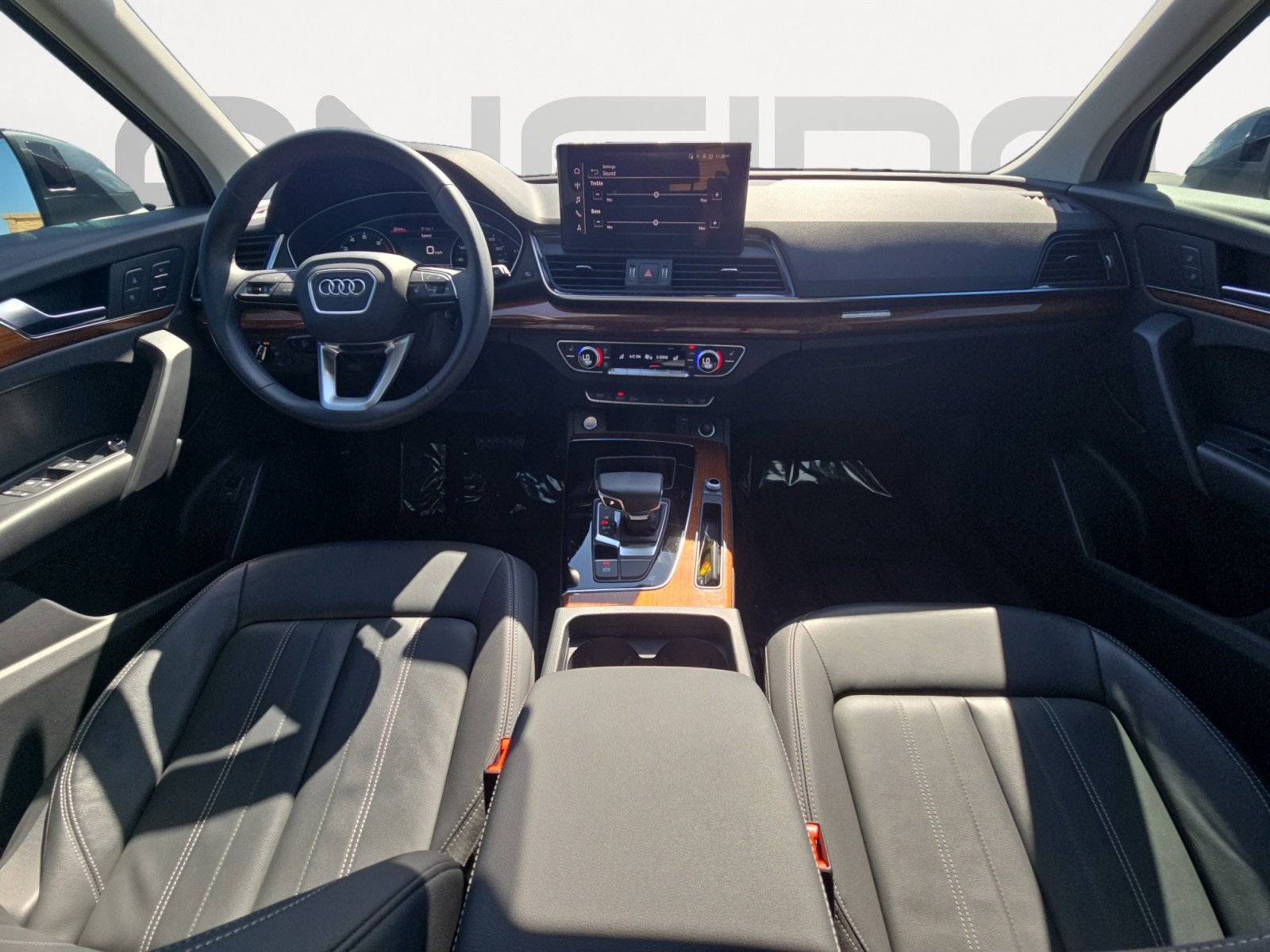 Used 2023 Audi Q5 2.0T Premium w/ Convenience Package image 3