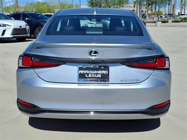 New 2025 Lexus ES 300h F Sport image 4