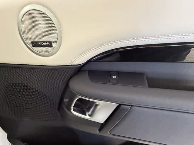 New 2026 Land Rover Discovery S AWD/4WD image 30