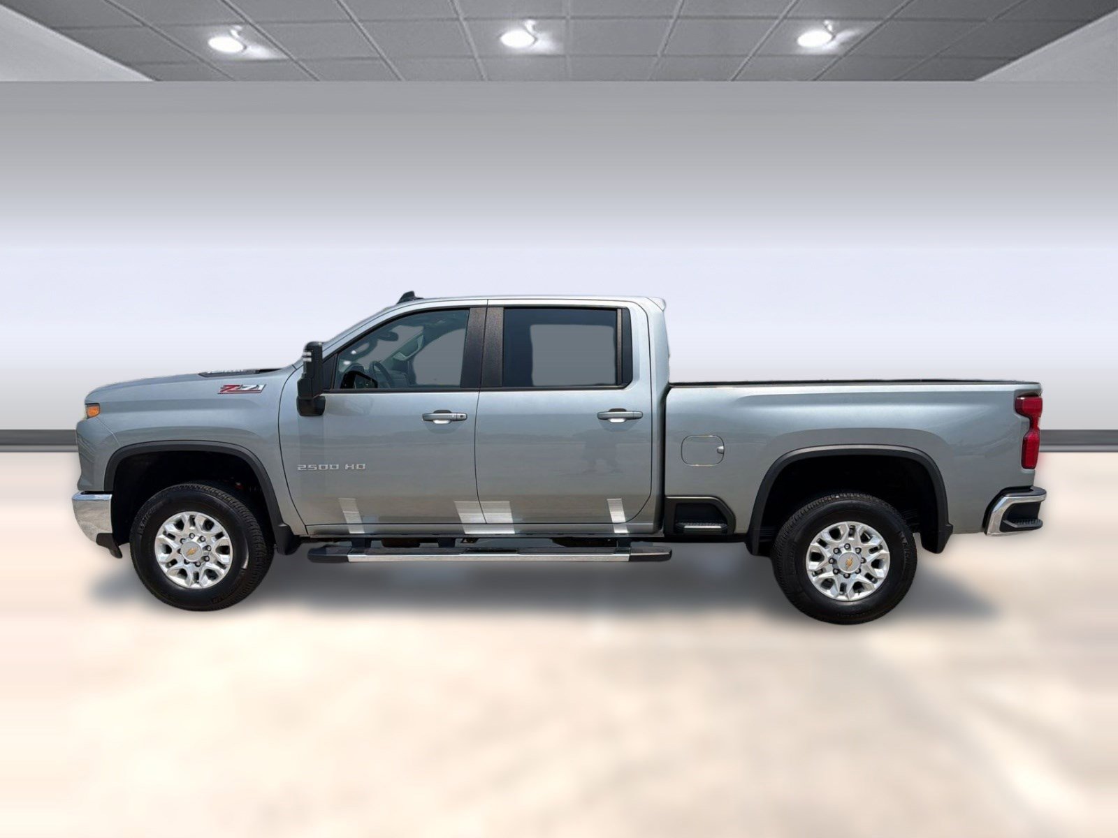 Used 2024 Chevrolet Silverado 2500 LT AWD/4WD image 2