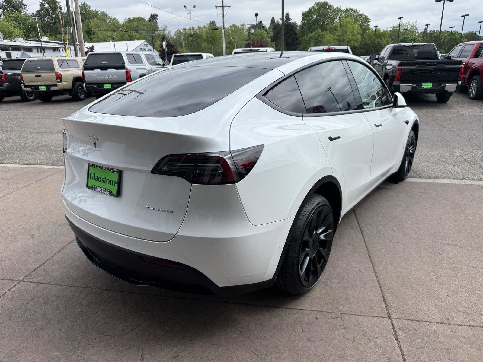 Used 2022 Tesla Model Y Long Range AWD/4WD image 22