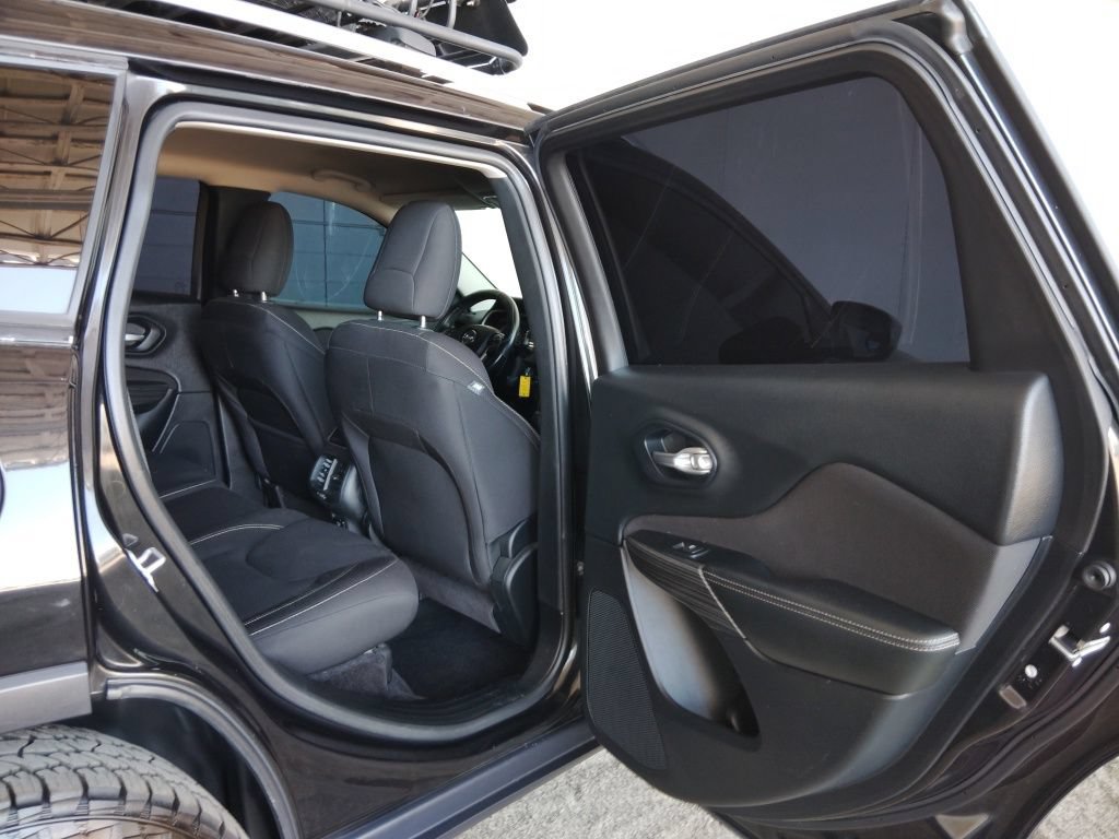 Used 2016 Jeep Cherokee Latitude w/ Comfort & Sound Group FWD image 14