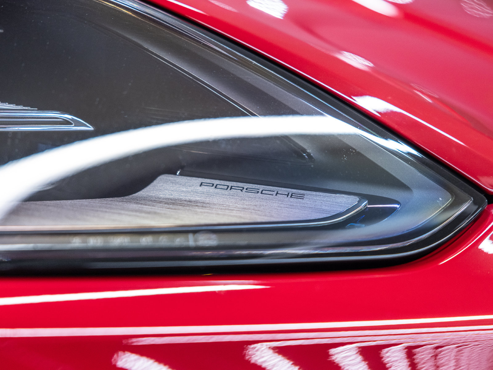 Certified 2025 Porsche Cayenne E-Hybrid Coupe AWD/4WD image 10