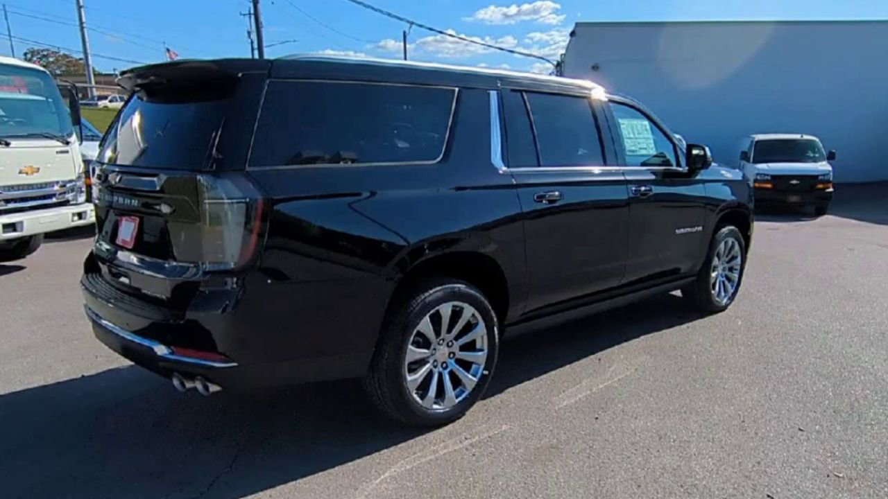 New 2026 Chevrolet Suburban Premier image 8