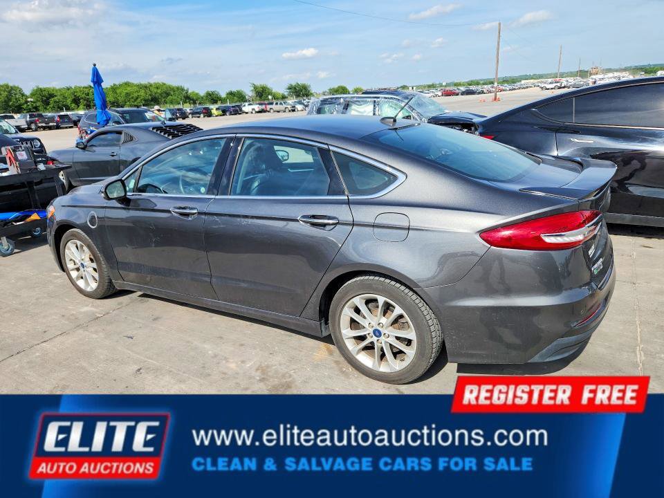 Used 2019 Ford Fusion Energi Titanium FWD image 4