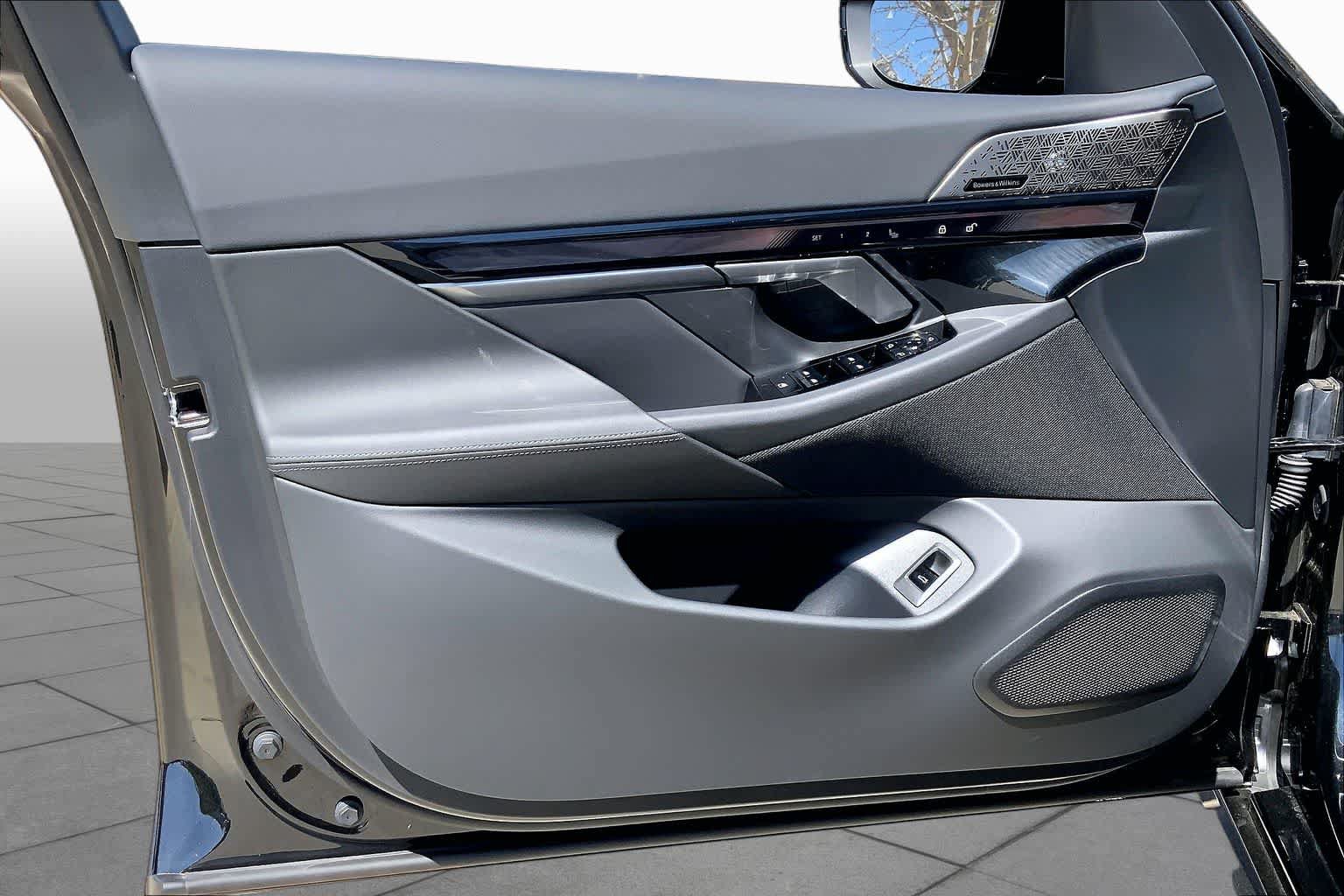 New 2026 BMW 550e xDrive AWD/4WD image 10