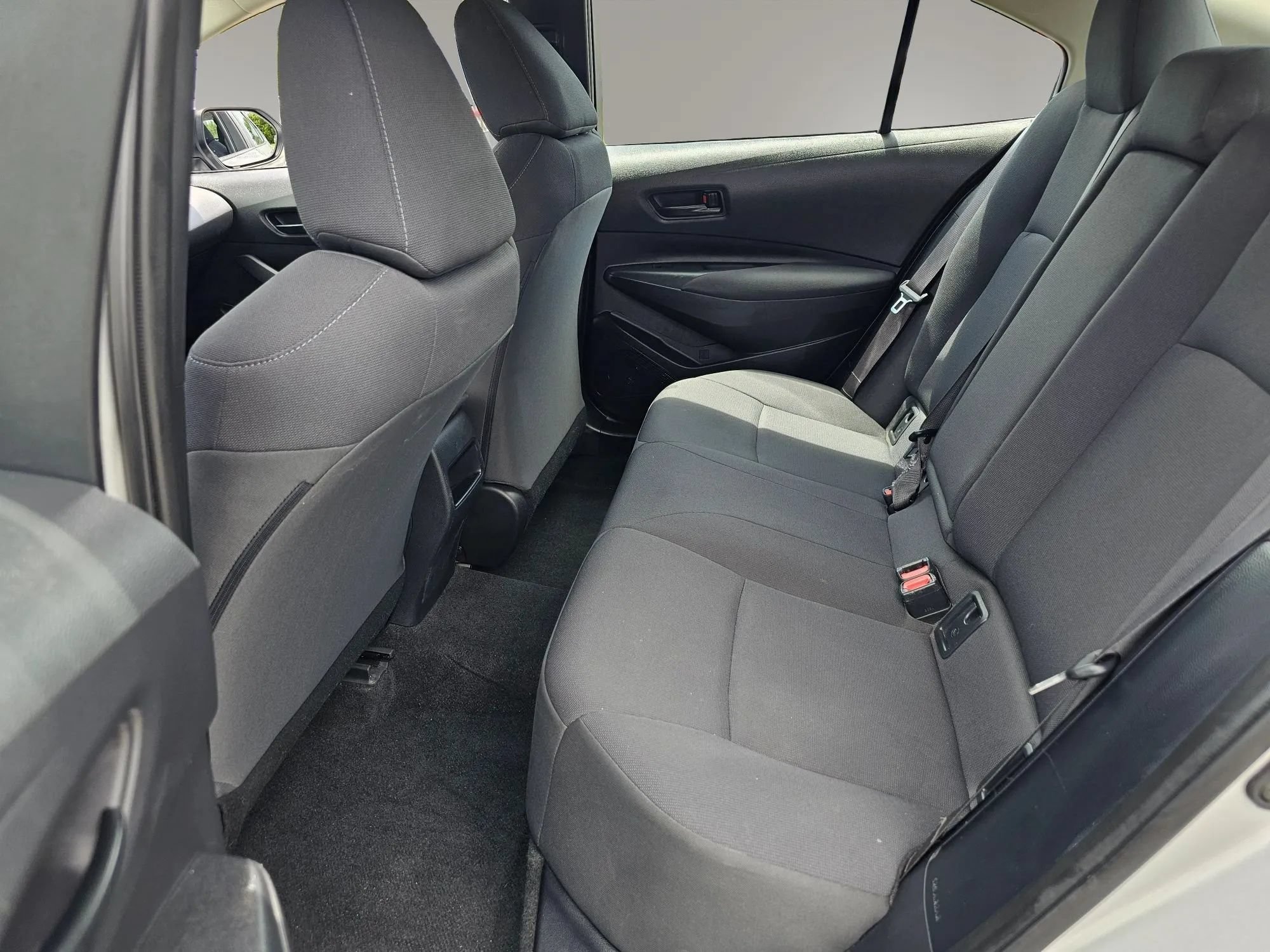 Used 2022 Toyota Corolla LE FWD image 5