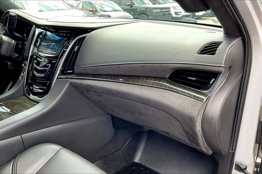Used 2019 Cadillac Escalade ESV Platinum AWD/4WD image 22